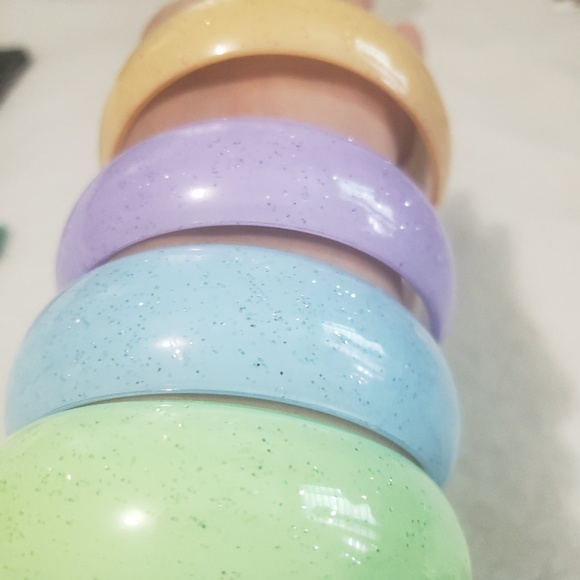 3 VINTAGE 90'S GIRL ACRYLIC BANGLES - Picture 4 of 4